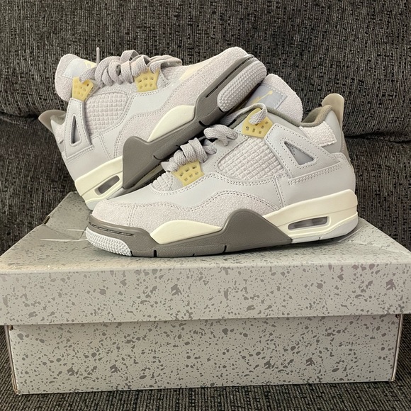 Air Jordan 4 Retro SE, Photon Dust/ Pale Vanilla, Men's size 4 - Picture 1 of 5